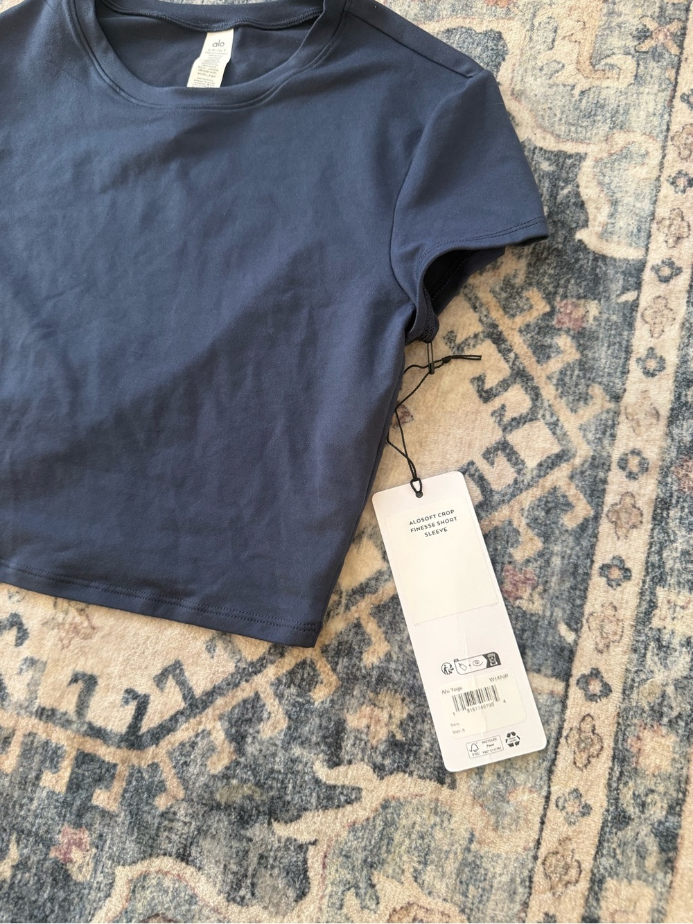 NWT ALO Yoga Alosoft Crop Finesse Top - Navy - Size small - Picture 6 of 8